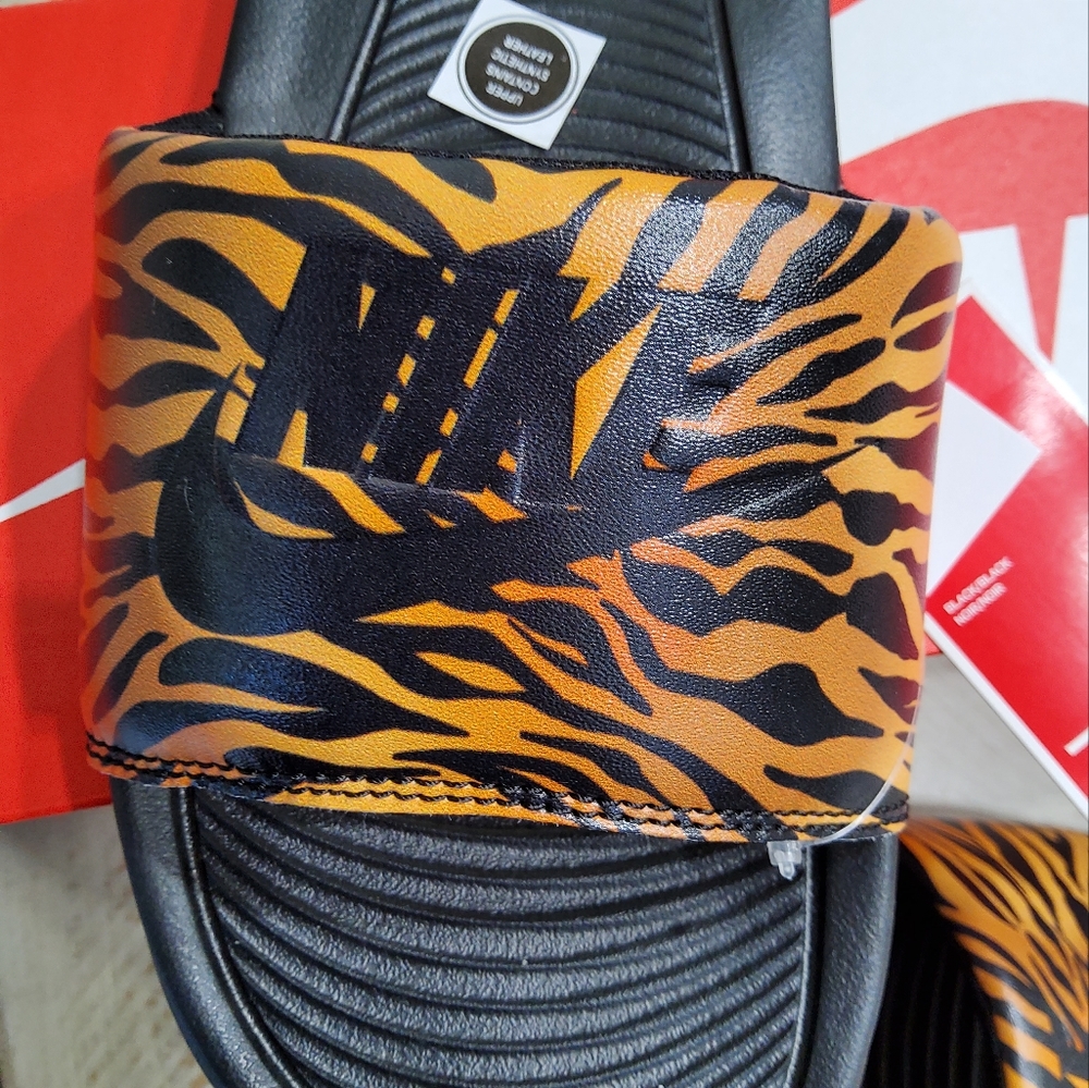 Women Nike Victori One Slide Print Sandals, SIZE 7